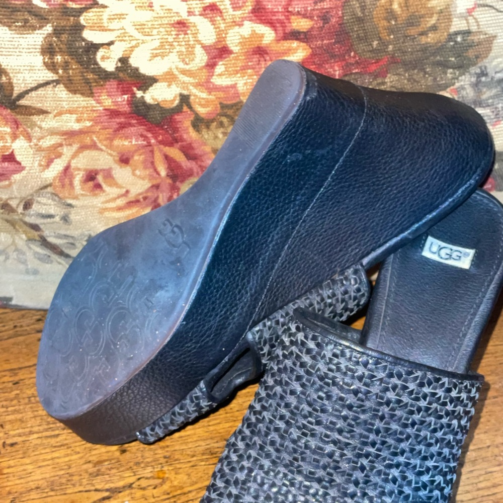 UGG woven black leather wedges size 9 - Picture 4 of 5